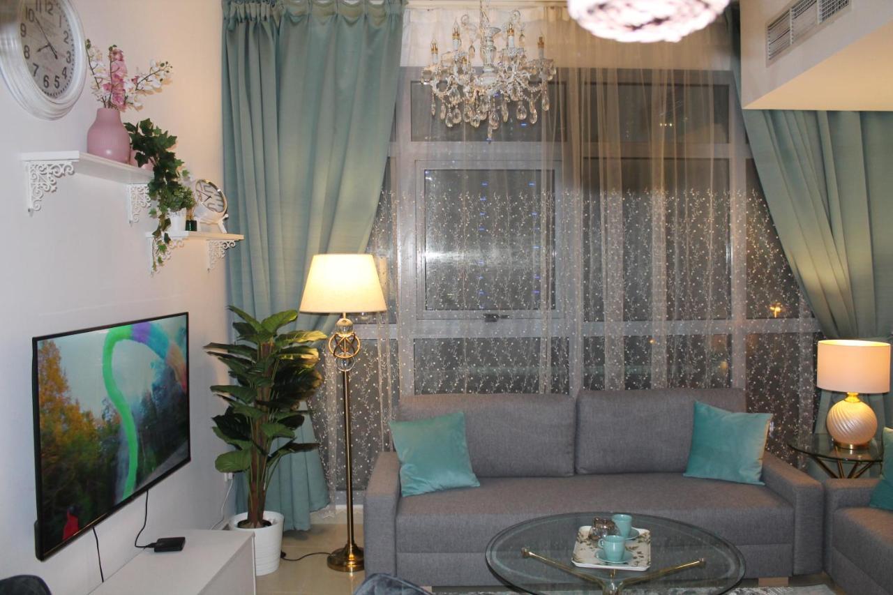 Newly Furnished One Bedroom Apartment Next To Metro & Beach In Marina Residence Dubai Eksteriør billede