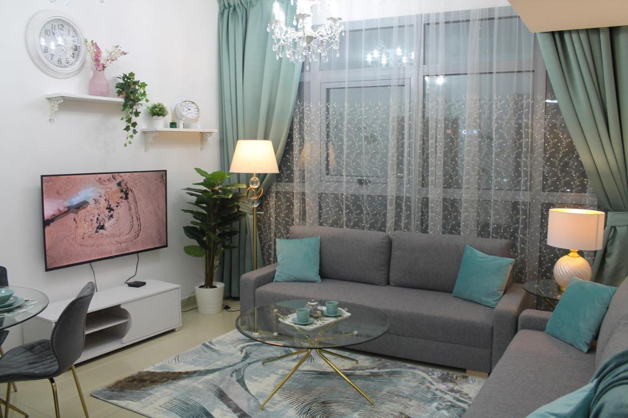 Newly Furnished One Bedroom Apartment Next To Metro & Beach In Marina Residence Dubai Eksteriør billede