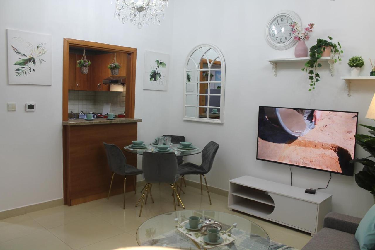 Newly Furnished One Bedroom Apartment Next To Metro & Beach In Marina Residence Dubai Eksteriør billede