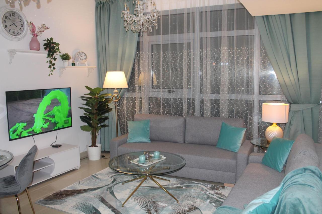 Newly Furnished One Bedroom Apartment Next To Metro & Beach In Marina Residence Dubai Eksteriør billede