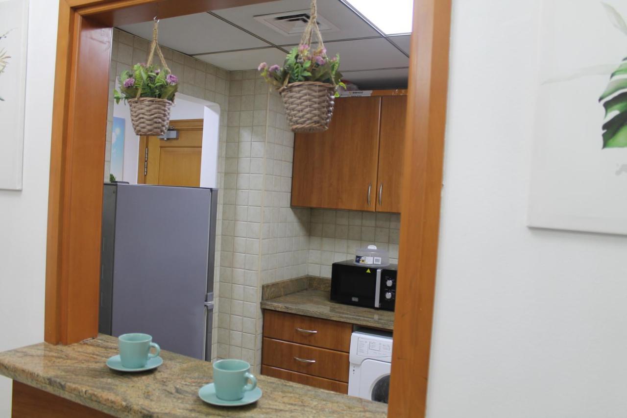 Newly Furnished One Bedroom Apartment Next To Metro & Beach In Marina Residence Dubai Eksteriør billede