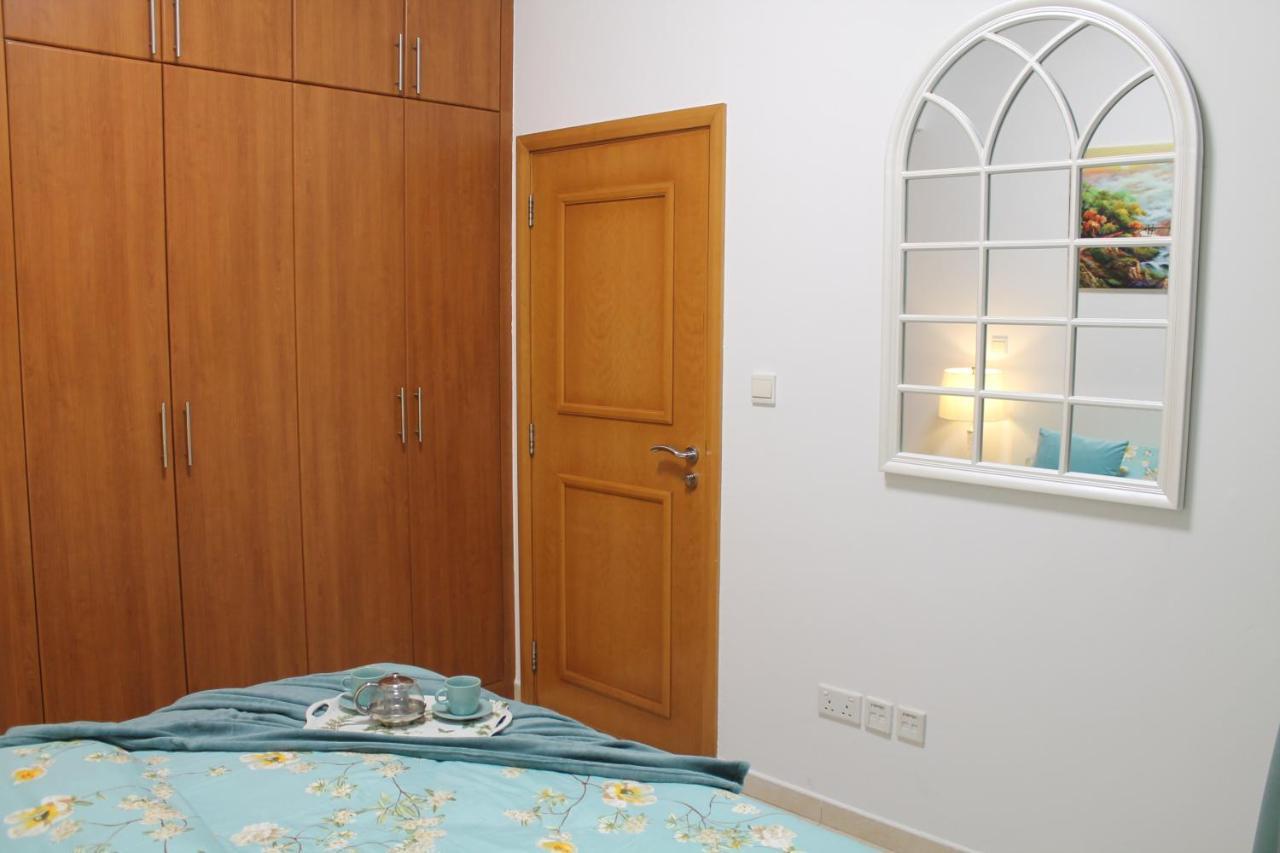 Newly Furnished One Bedroom Apartment Next To Metro & Beach In Marina Residence Dubai Eksteriør billede