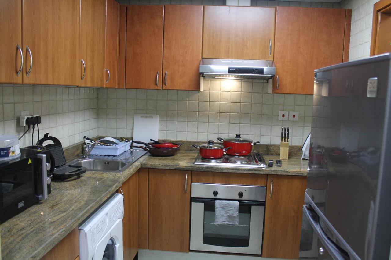 Newly Furnished One Bedroom Apartment Next To Metro & Beach In Marina Residence Dubai Eksteriør billede