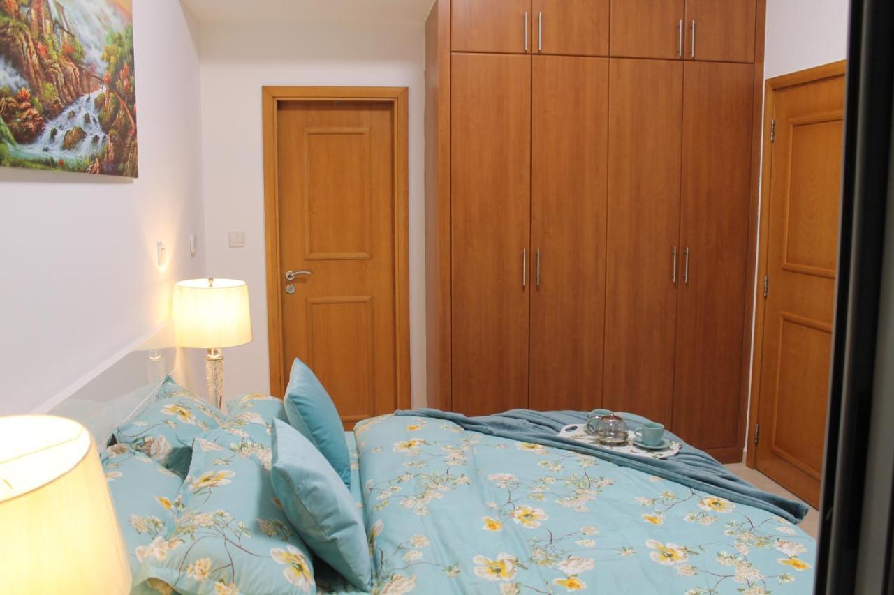 Newly Furnished One Bedroom Apartment Next To Metro & Beach In Marina Residence Dubai Eksteriør billede