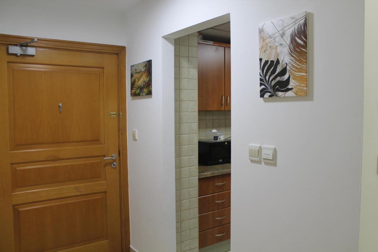 Newly Furnished One Bedroom Apartment Next To Metro & Beach In Marina Residence Dubai Eksteriør billede