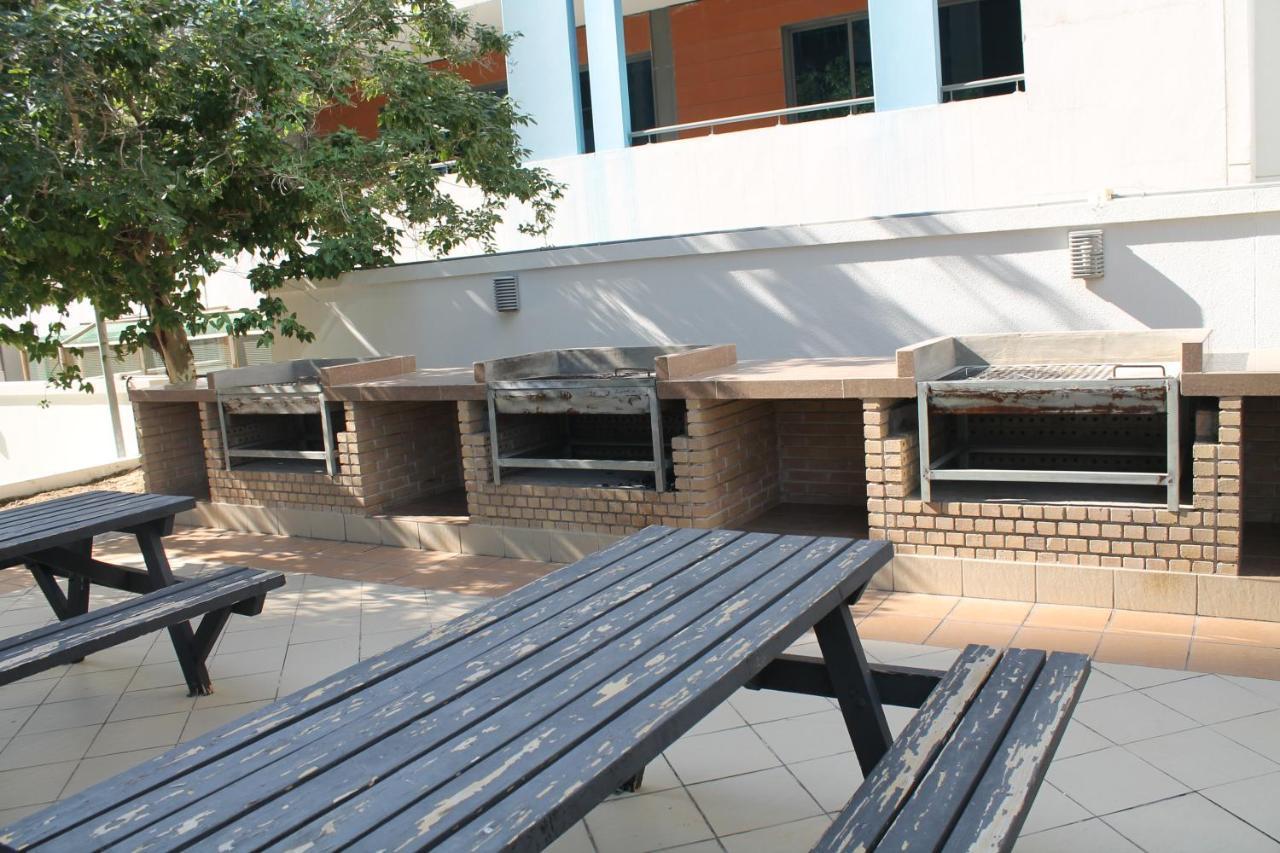 Newly Furnished One Bedroom Apartment Next To Metro & Beach In Marina Residence Dubai Eksteriør billede