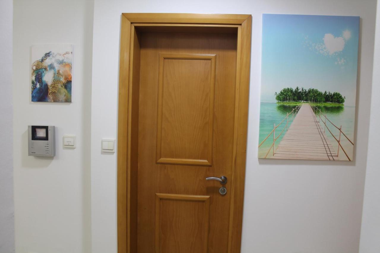 Newly Furnished One Bedroom Apartment Next To Metro & Beach In Marina Residence Dubai Eksteriør billede