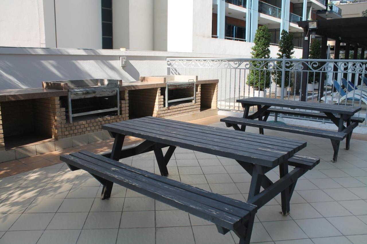 Newly Furnished One Bedroom Apartment Next To Metro & Beach In Marina Residence Dubai Eksteriør billede