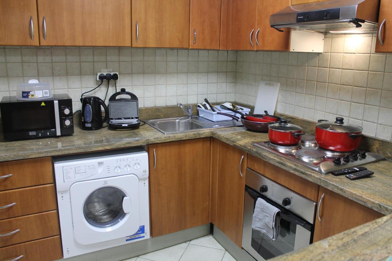 Newly Furnished One Bedroom Apartment Next To Metro & Beach In Marina Residence Dubai Eksteriør billede