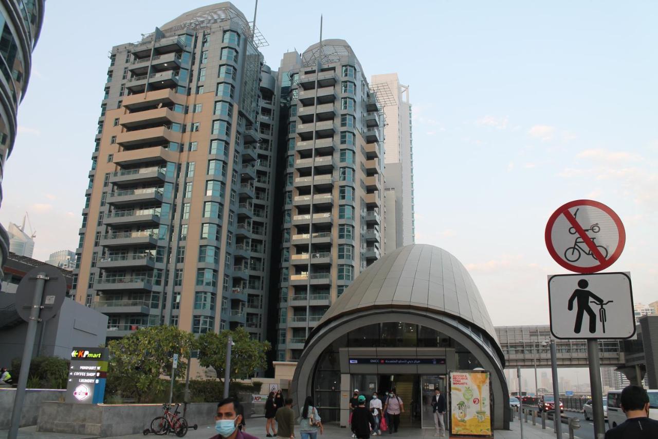 Newly Furnished One Bedroom Apartment Next To Metro & Beach In Marina Residence Dubai Eksteriør billede