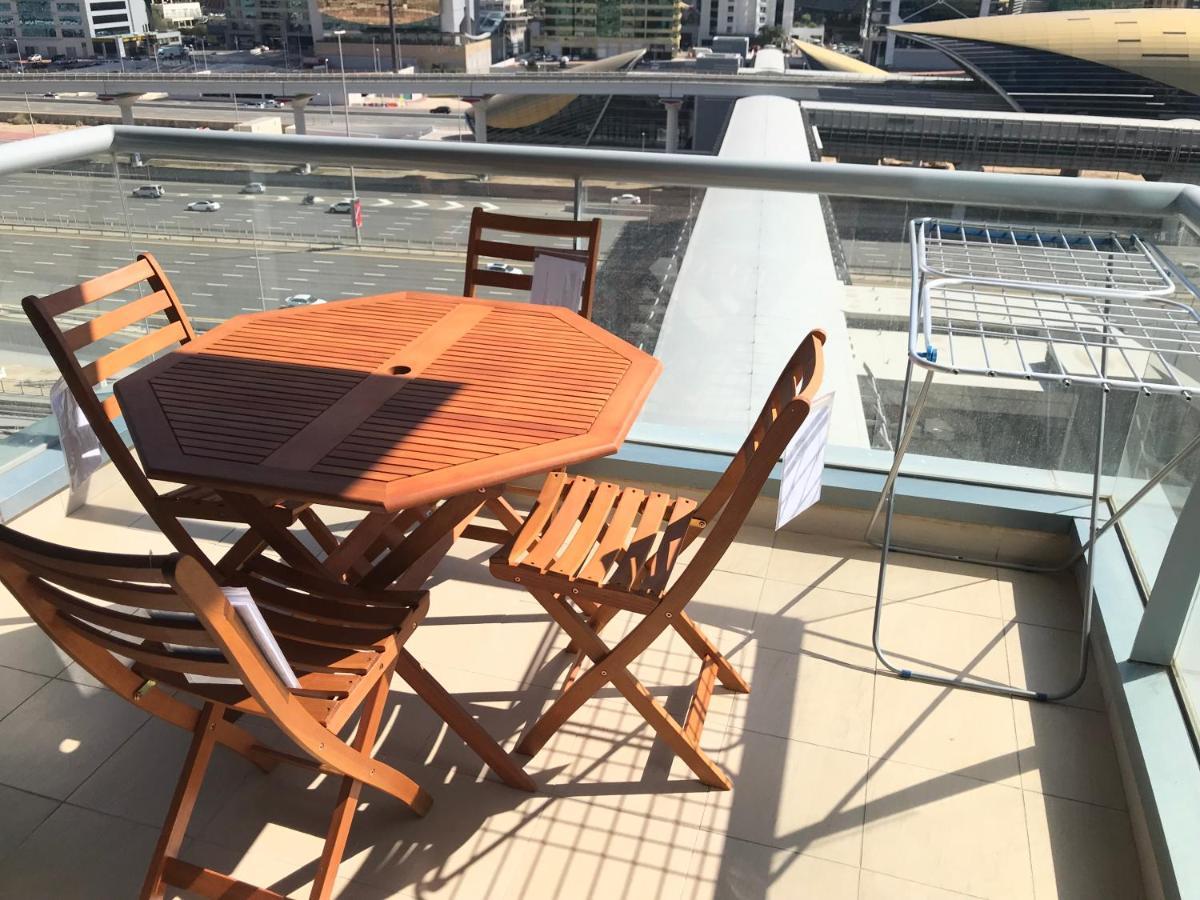 Newly Furnished One Bedroom Apartment Next To Metro & Beach In Marina Residence Dubai Eksteriør billede